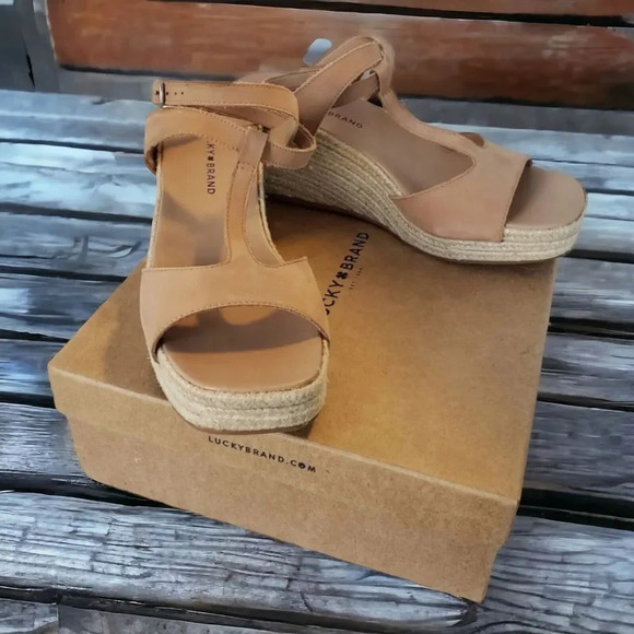 LUCKY BRAND LK-VALKI WOMENS WEDGE SANDAL SIZE 10 TAN ANKLE WRAP STRAP NEW IN BOX - Picture 1 of 8